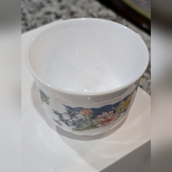 Arcopal France Tea Cups - Picture 3 of 6